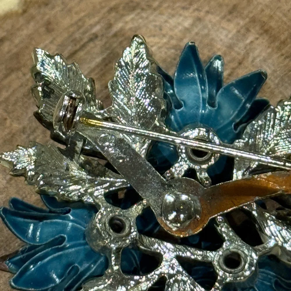Coro 1940's Vtg BLUE Enamel Double Flower Bouquet Brooch Pin Rhinestone - Picture 4 of 5